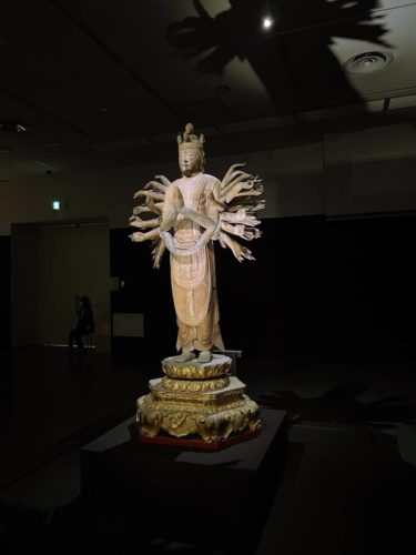 千手観音立像