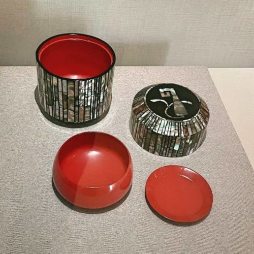 鍵善良房で使われた黒田辰秋のくづきりのうつわ