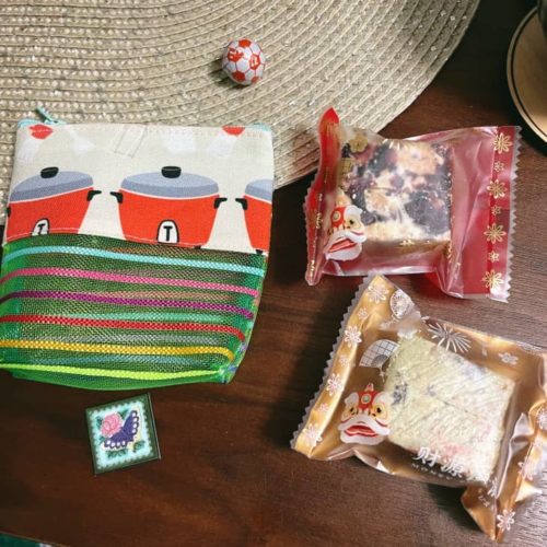 台湾キッチンで買ったポーチと焼き菓子