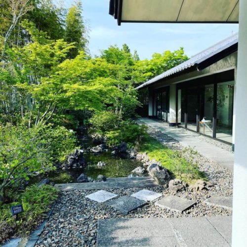 久保惣美術館の庭