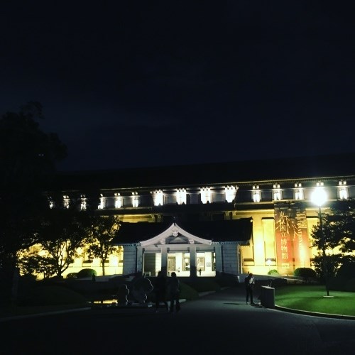 夜間開館の東京国立博物館