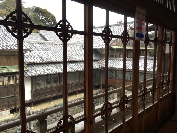 瑞龍閣の廊下から外の眺め