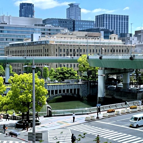 フェスティバルタワーから見た錦橋と三井住友銀行