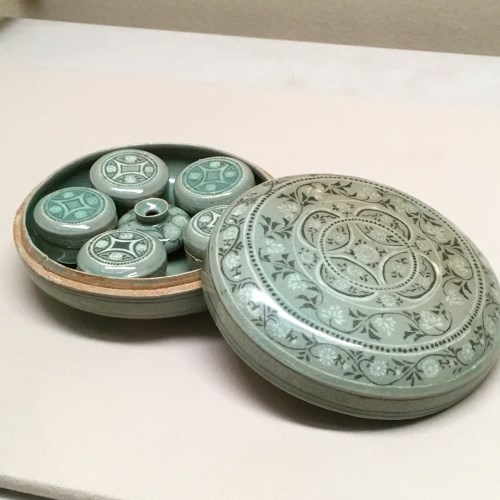 青磁のミニチュア食器